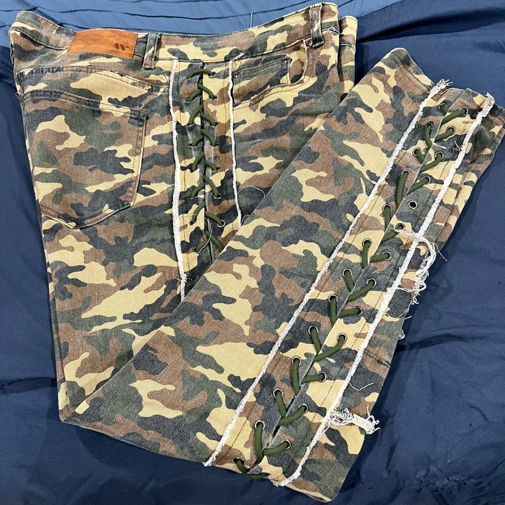 Camo Lace-Up Men's Jeans
